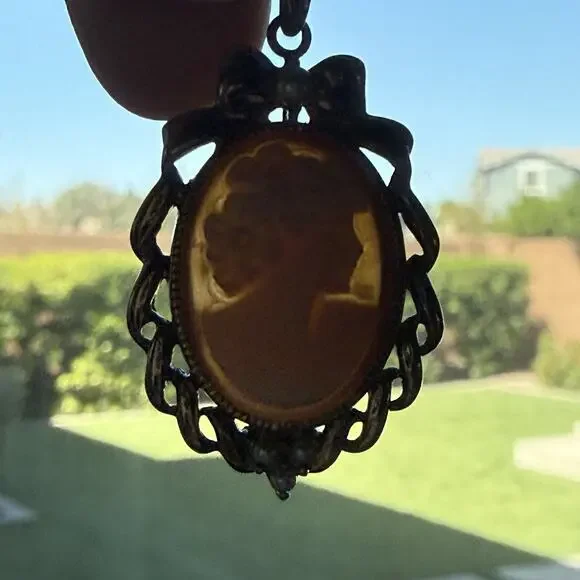 Vintage Sterling Silver Shell Cameo Pendant Necklace 925 Carved Lady Bow Pearl